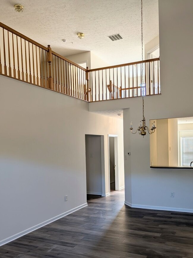 Building Photo - THE VILLAS AT HOLLYWOODS