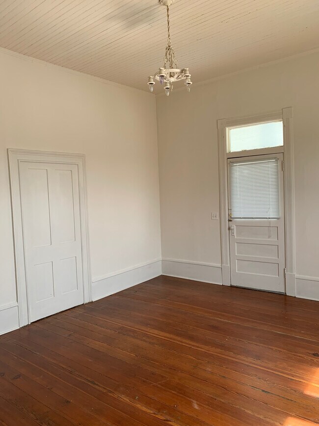 Building Photo - 914 1st Ave