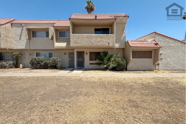 Building Photo - 3Bed/2Bath Townhouse at 47th Ave/Maryland Ave! Ready for Immediate Move-In! – FENCED-IN YARD!