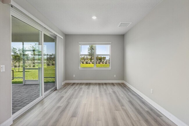 Building Photo - 6632 Cloverdale Ave