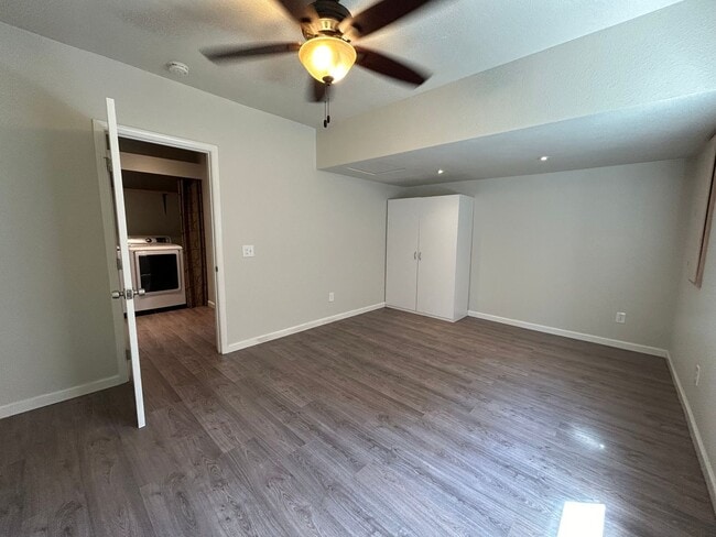 Building Photo - Paseo Del Sol