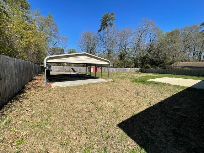 Building Photo - 3 bed/2 bath home in Martinez w/huge backyard and covered patio