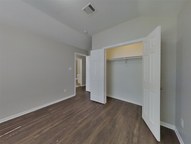 Building Photo - 3126 Lake Breeze Ln