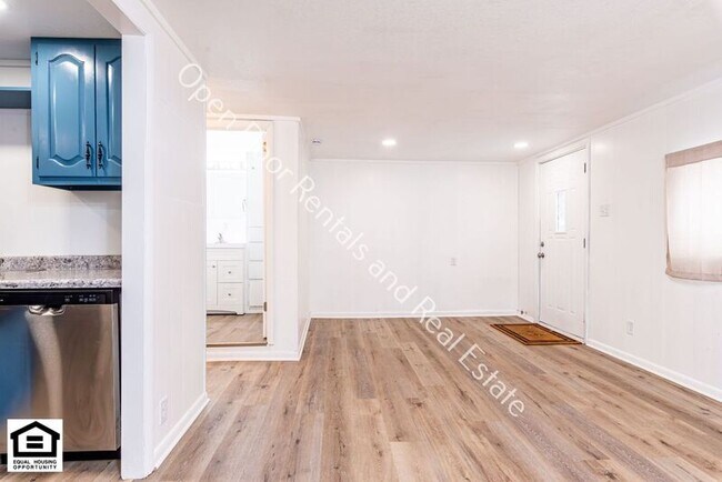 Building Photo - 209 1/2 S. Ijams St.