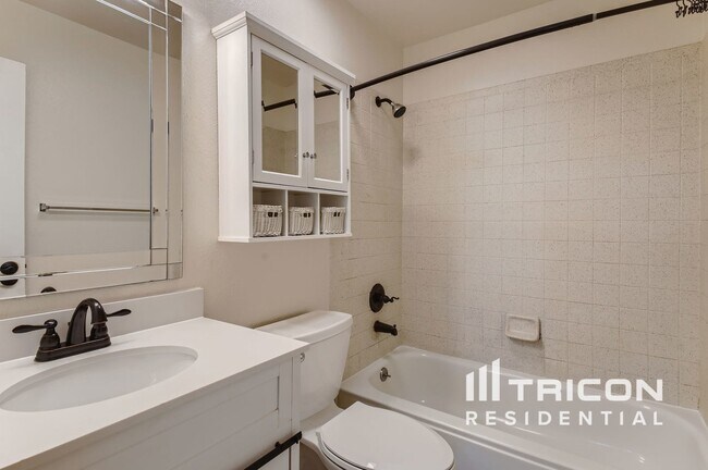 Building Photo - 862 Marshall Dr