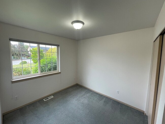 Building Photo - Now renting 3 bedroom House