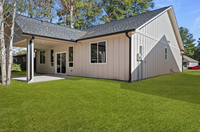 Building Photo - 28411 Champion Oaks Dr