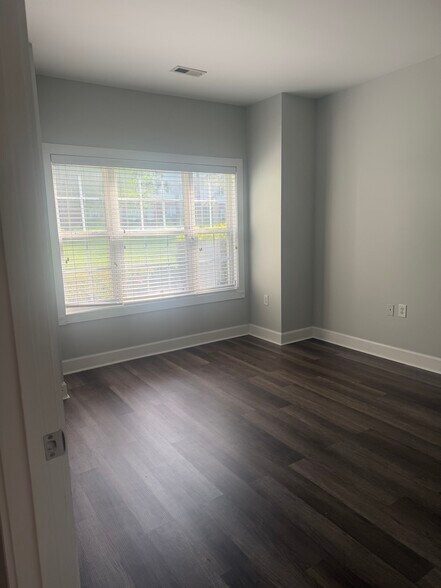 Building Photo - 8733 Coralbell Ln