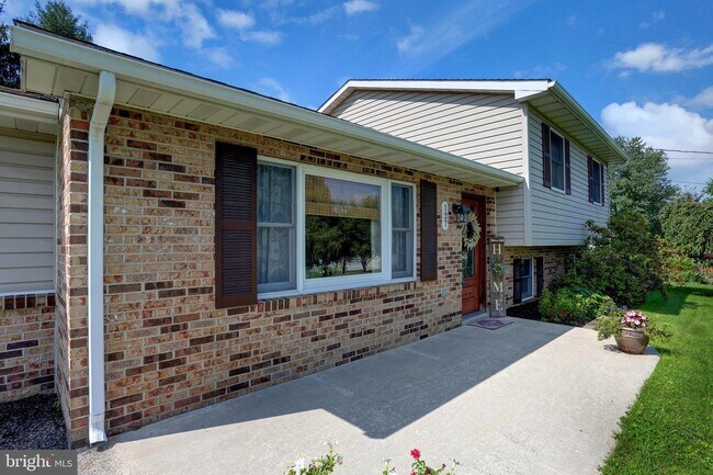 Building Photo - 127 Mountainview Dr