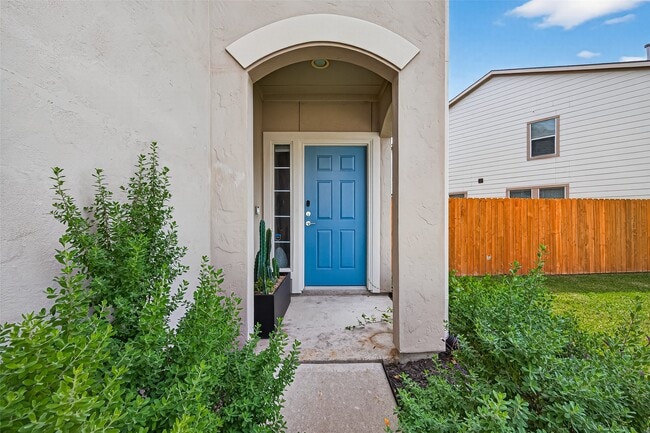 Building Photo - 10021 Hillside Bayou Dr