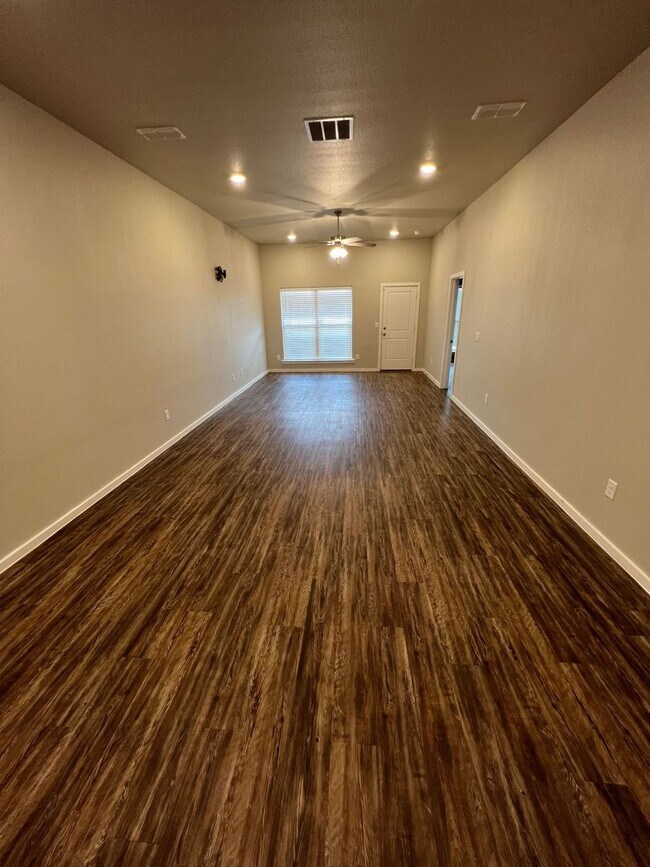 Building Photo - 2113 Langford Ave