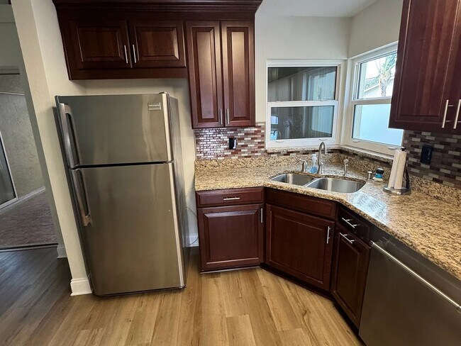 Building Photo - 3 Bed/2 Bath Clearwater Home with Pool: Av...