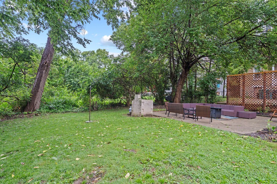 Building Photo - 1628 De Sales Ln