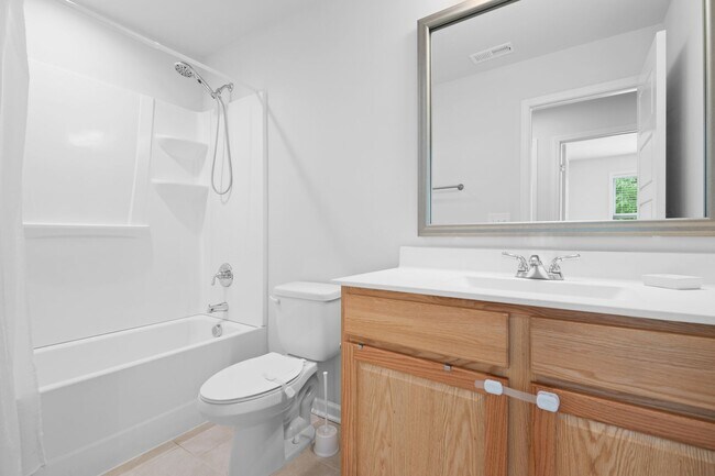 Building Photo - Charming 3 bedroom 2.5 bath Townhome in Wake Forest