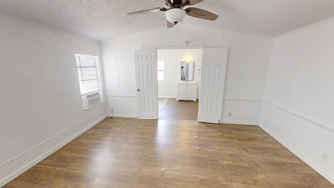 Building Photo - "Charming 3-Bed, 2-Bath Retreat in Gatesvi...