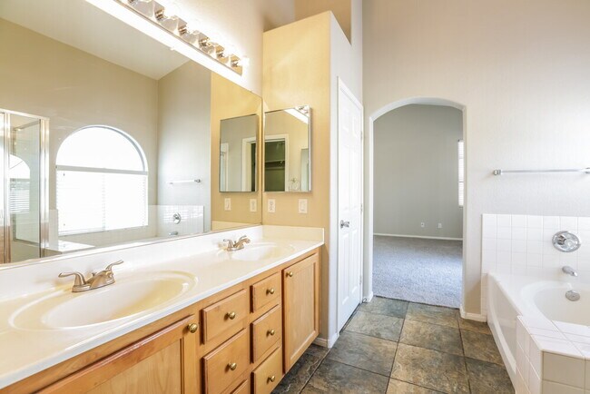 Building Photo - 6364 Gentlewood Ave