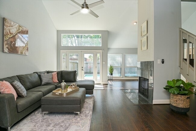 Building Photo - 12800 Briar Forest Dr