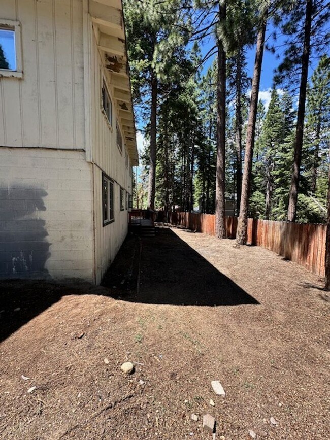 Building Photo - Newly updated pet friendly 4Bd 3Ba home! C...