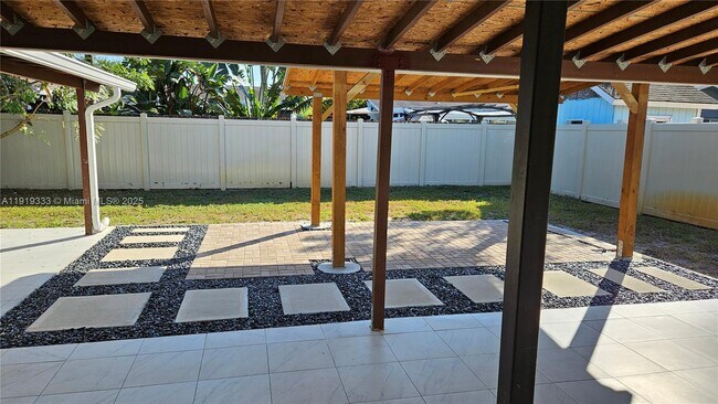 Building Photo - 8004 SW 29th St