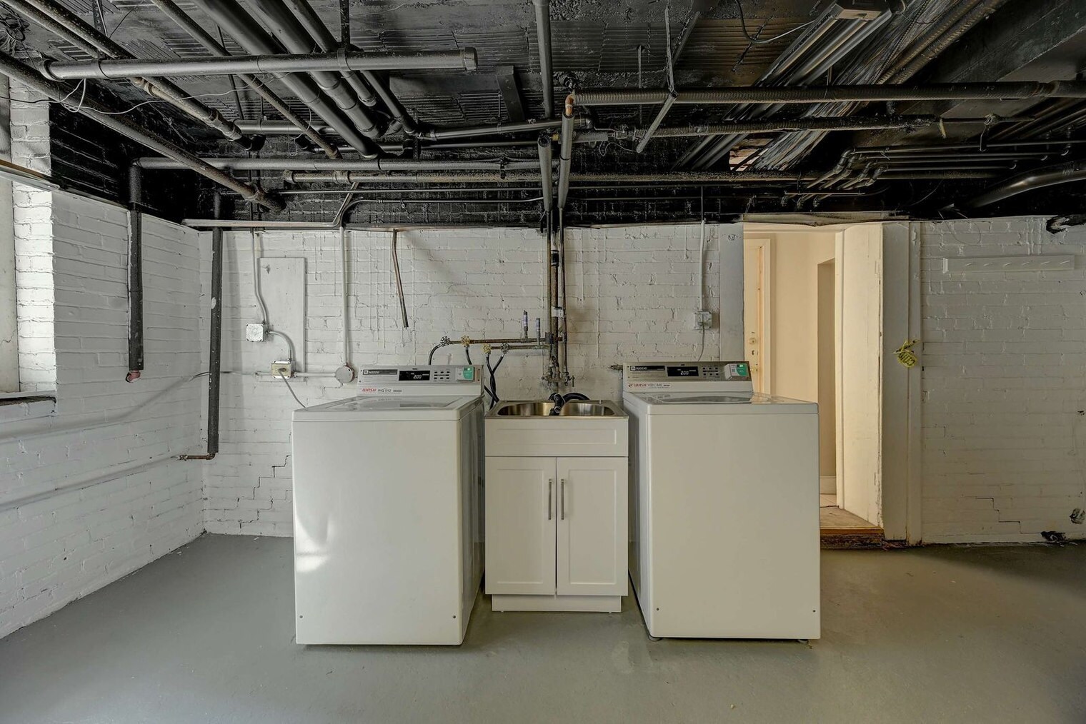 Building Photo - 1925 N Prospect Ave