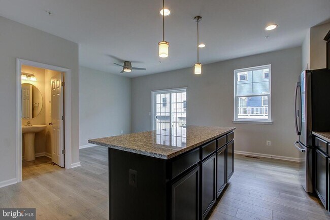 Building Photo - 14217 Travilah Rd