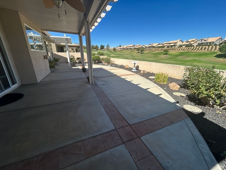 Building Photo - 5034 Singing Hills Dr