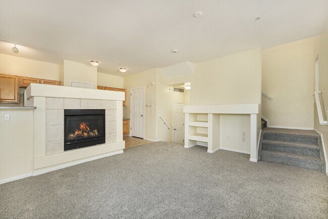 Building Photo - 2BR/2BA Condo with Garage! Available NOW!