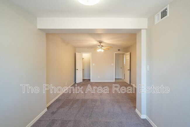 Building Photo - 522 E Balboa Dr