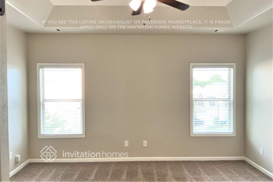 Building Photo - 3887 Lake Manor Way