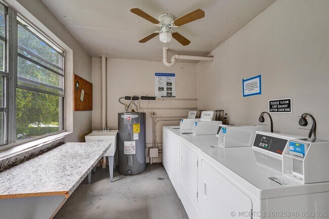Building Photo - 9470 Poinciana Pl
