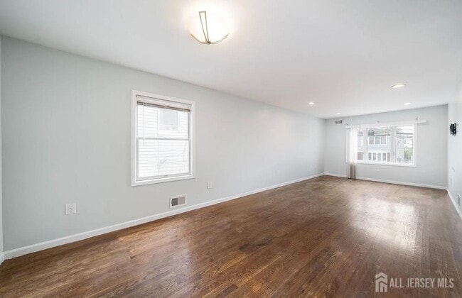 Building Photo - 22 Linden Ave