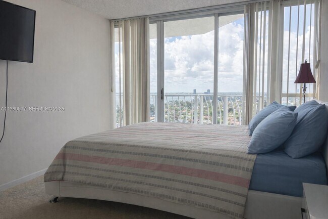 Building Photo - 7601 E Treasure Dr