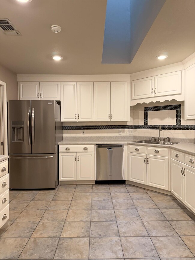 Building Photo - 31 Enclave Cir