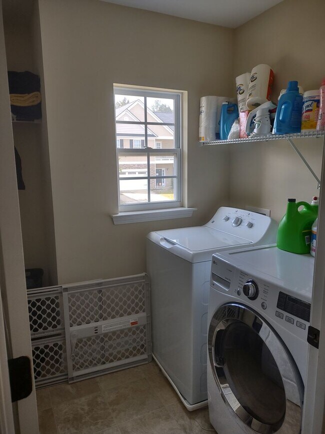 Building Photo - Great Four Bedroom Home in Elgin, SC!