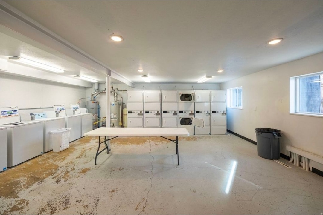 Building Photo - 240 E 400 N