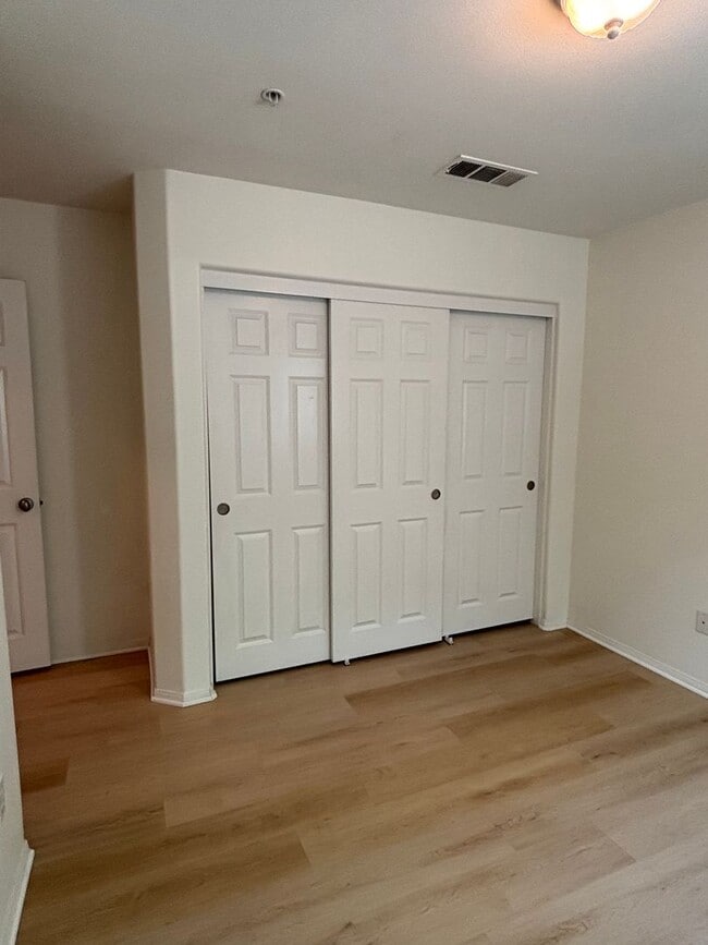 Building Photo - Move-In Ready 4 Bedroom Home Perfect for Professionals & Families