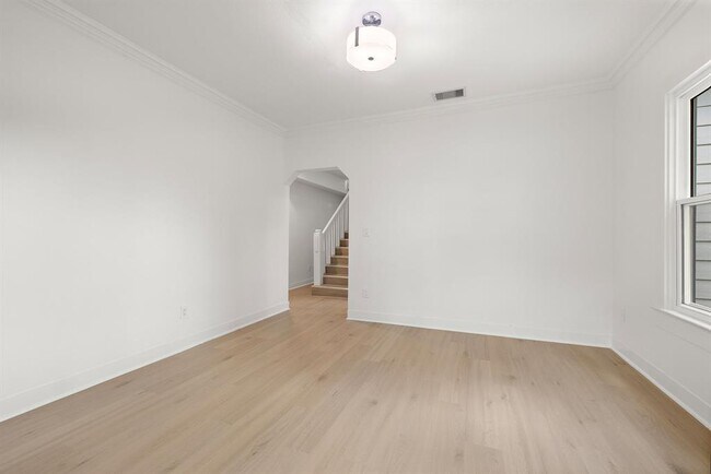 Building Photo - 1301 Sloan St