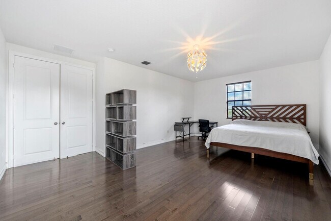 Building Photo - 7302 NW 111th Way