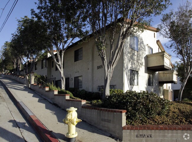 Primary Photo - 5805-5821 Lauretta St