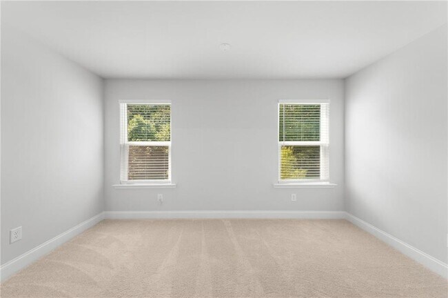 Building Photo - 96 Fairway Dr