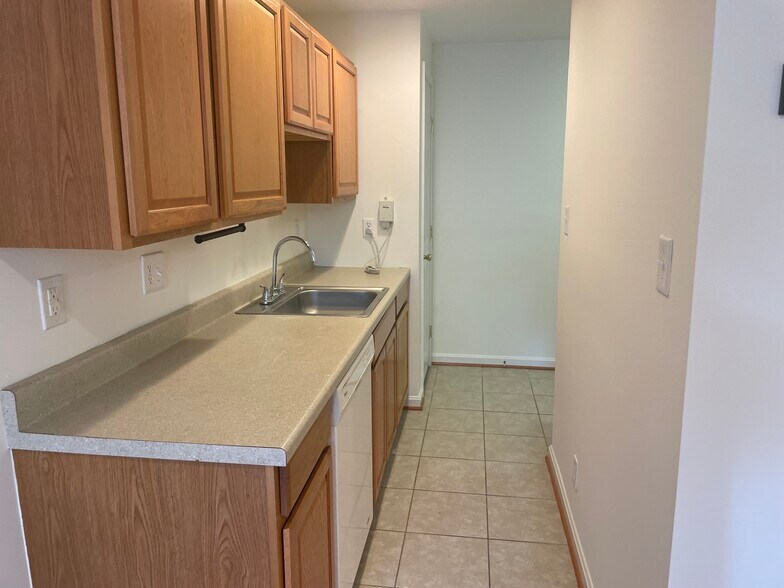 Kitchenette - 9028 Woodpecker Ct