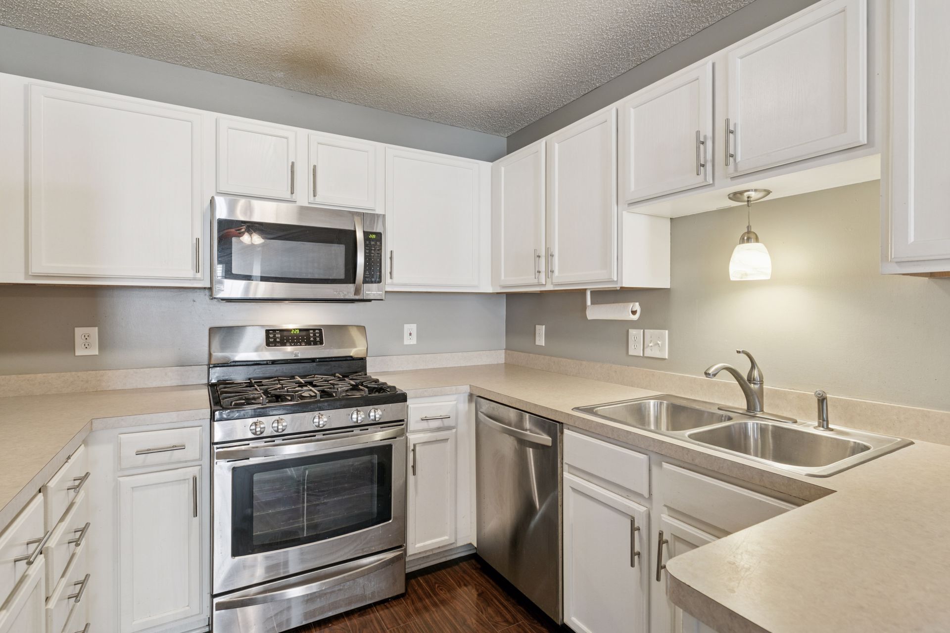 Building Photo - 1572 Peitz Ave