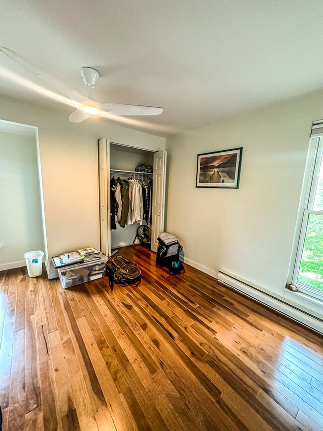 Building Photo - Beautiful & Large 4-Bd 2.5-Ba, in Boulders...