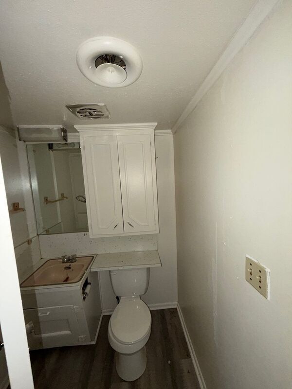 Building Photo - 663 Queen Julianna Ln