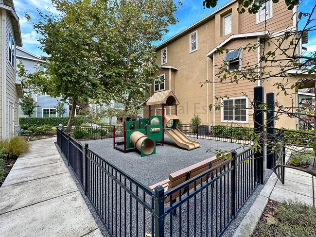 Building Photo - 2404 Maritime Way