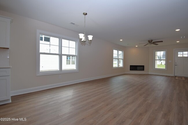 Building Photo - 640 Abigail Taylor Dr
