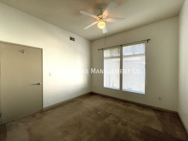 Building Photo - 488 E Ocean Blvd