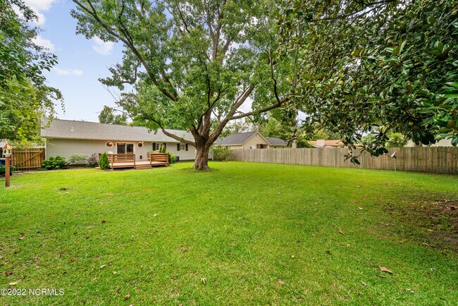 Building Photo - 805 Deblea Ct
