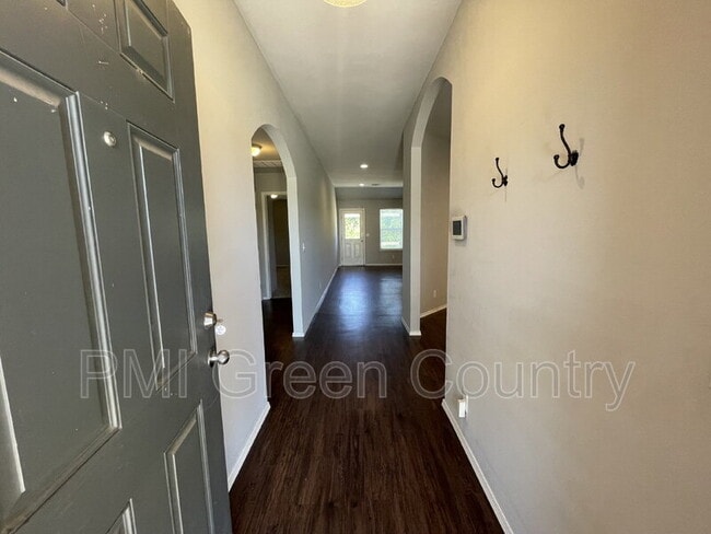Building Photo - 14774 S Hudson Ave