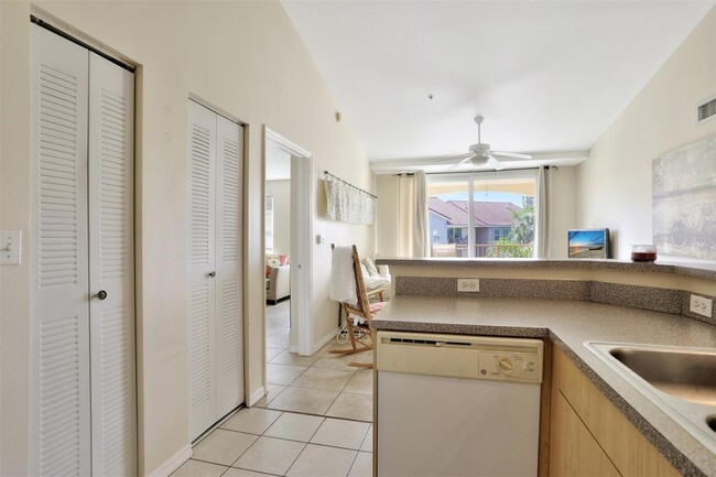 Building Photo - 723 Villa Cir